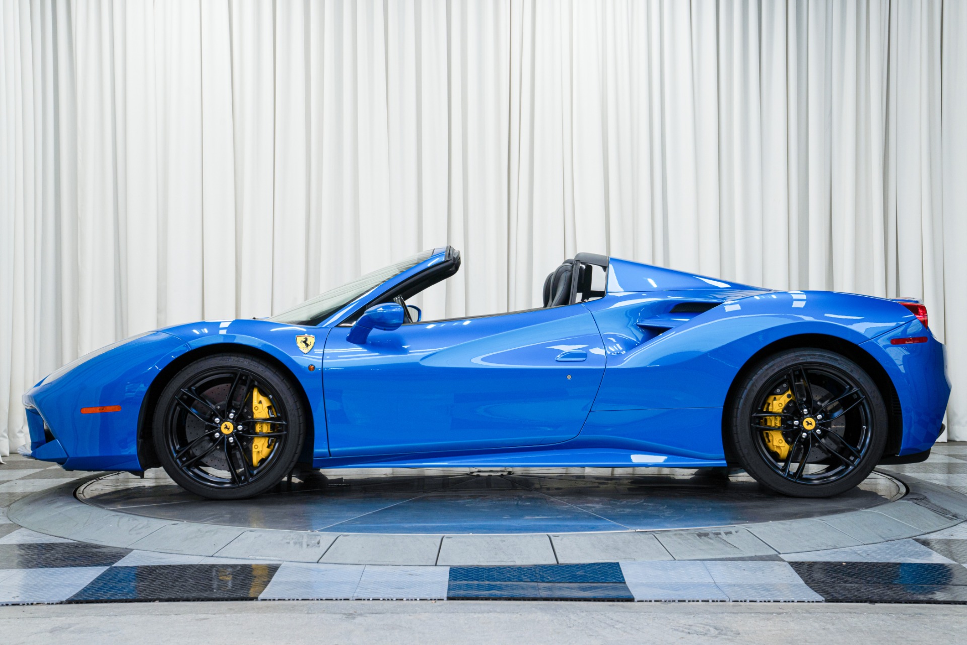 FERRARI 488 SPIDER - Charles Pozzi