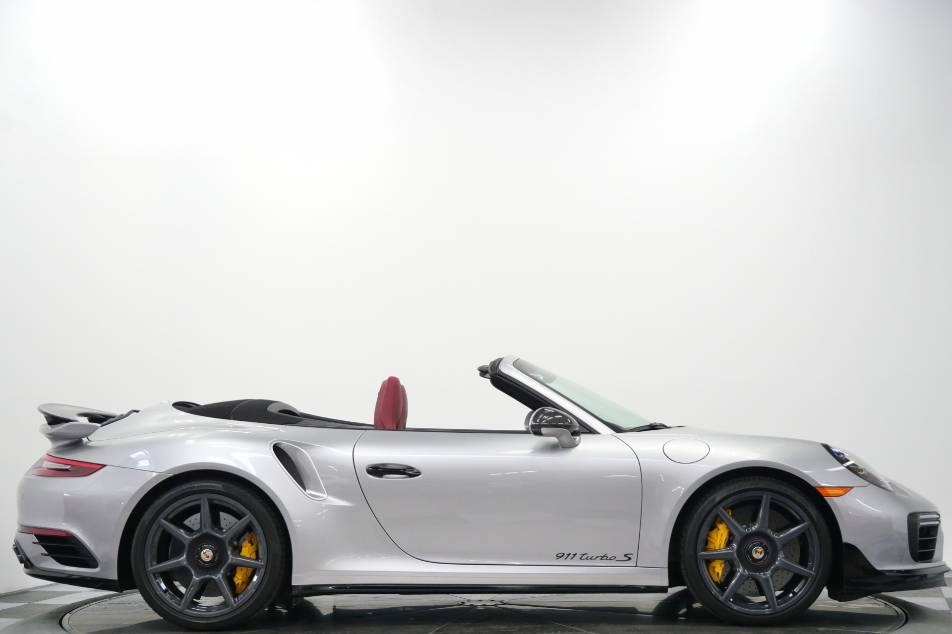GT Silver Metallic Porsche 911 Turbo S Cabriolet-Factory Carbon