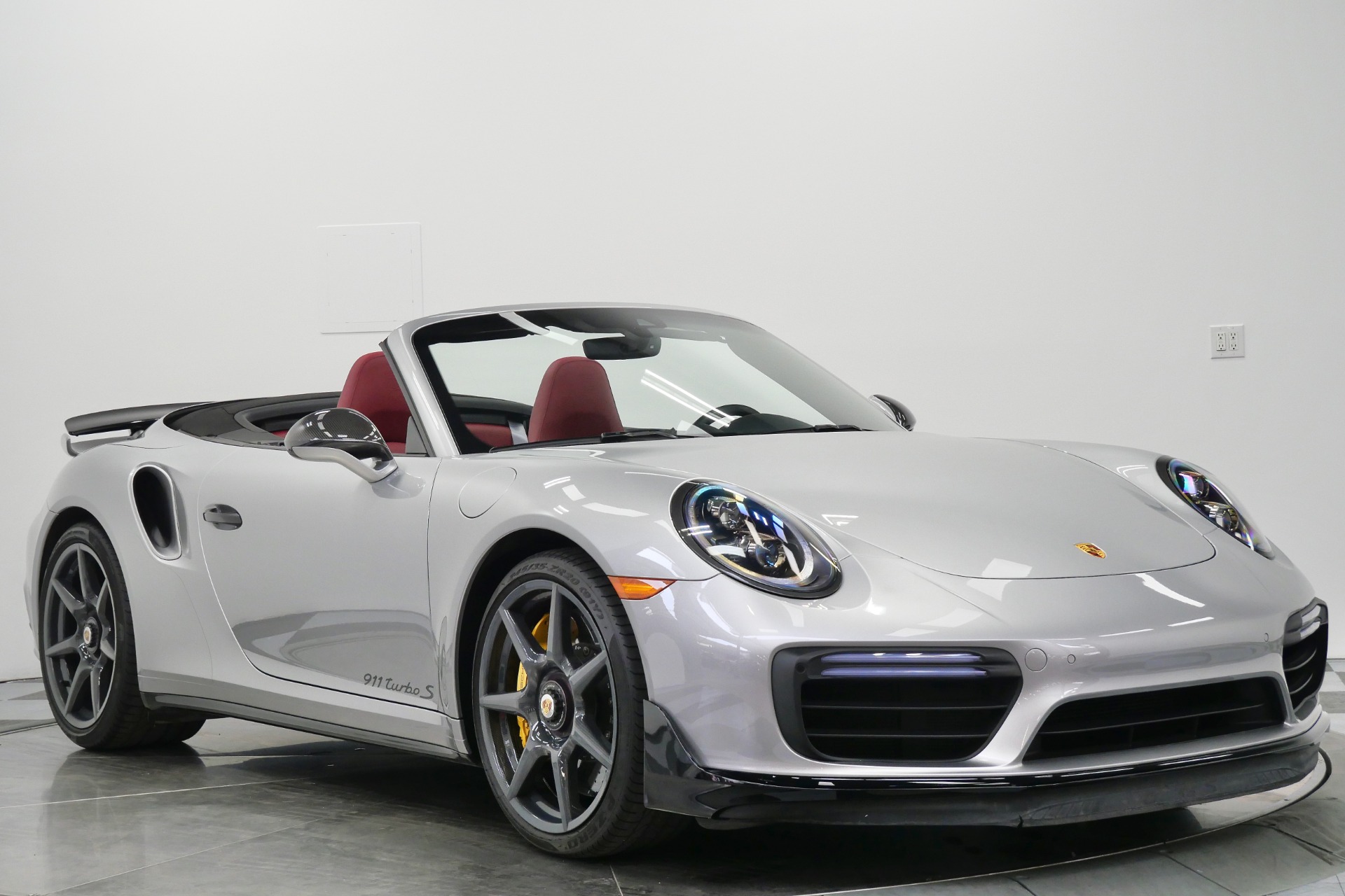 GT Silver Metallic Porsche 911 Turbo S Cabriolet-Factory Carbon