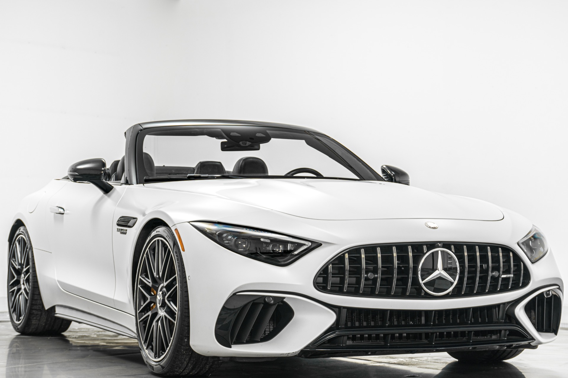 MANUFAKTUR Moonlight White Magno Mercedes-Benz SL63 AMG S E