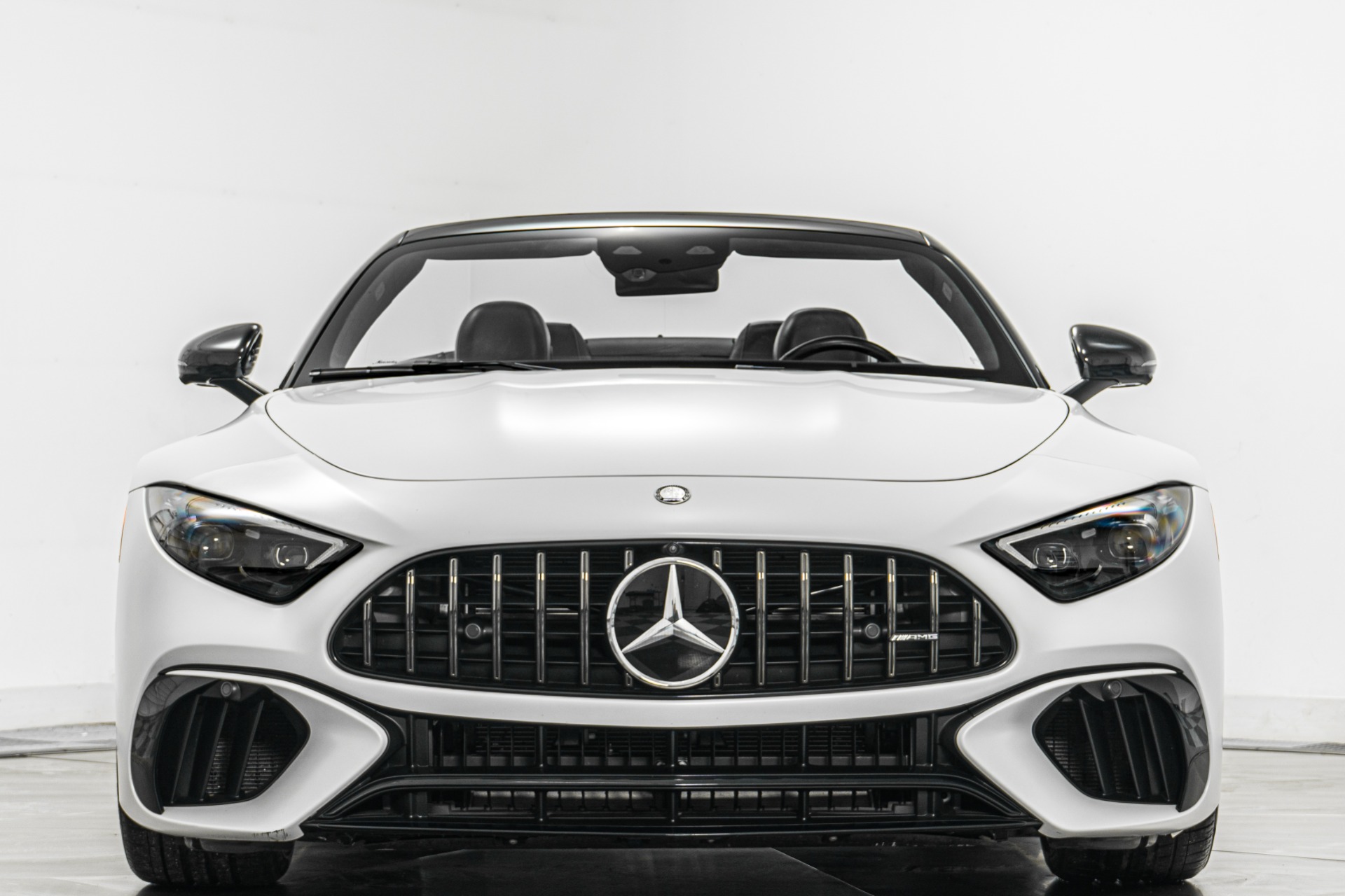 MANUFAKTUR Moonlight White Magno Mercedes-Benz SL63 AMG S E