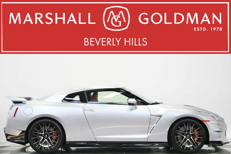 2024 Nissan GT-R Premium's photo