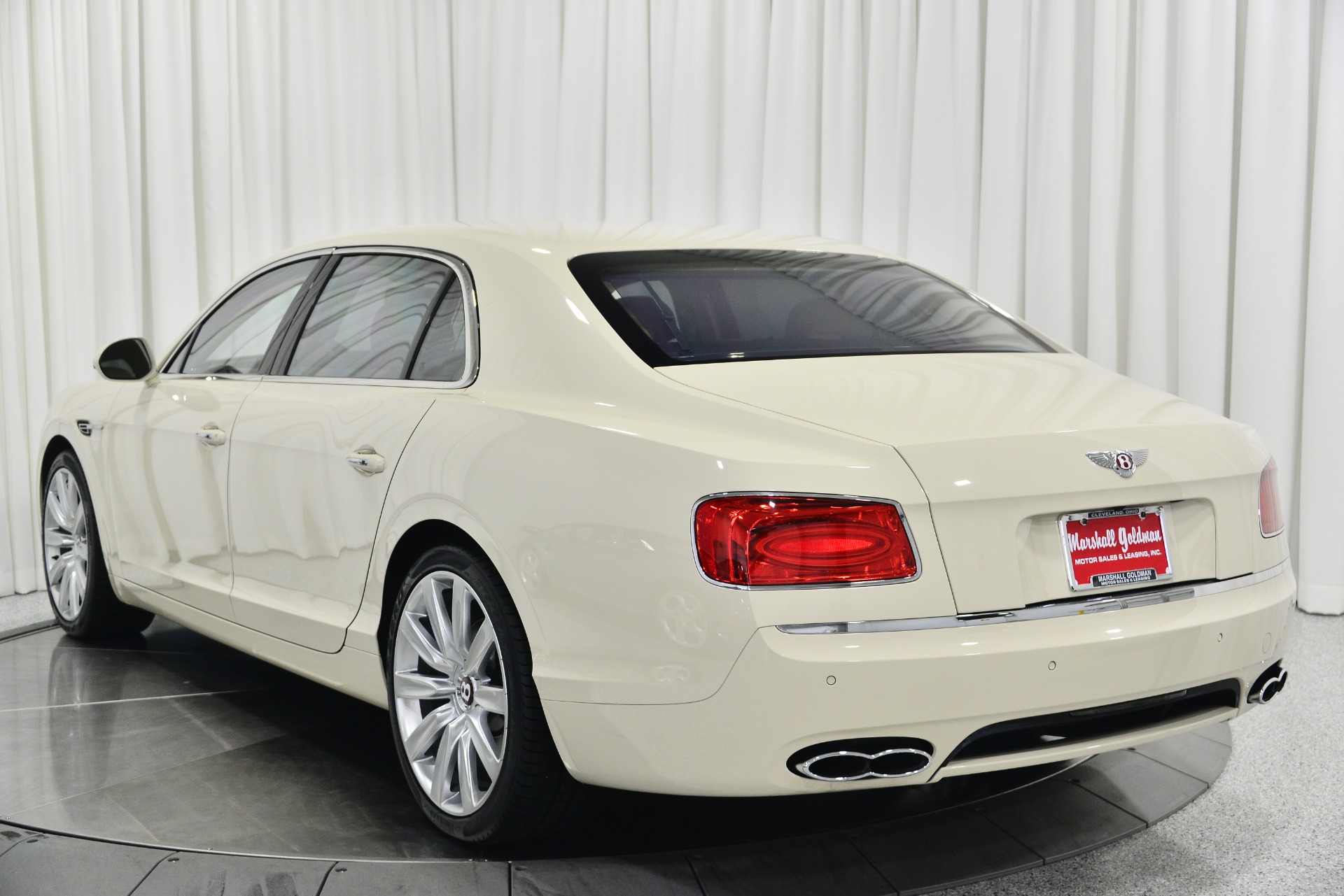 Magnolia Bentley Flying Spur V8 with Magnolia Interior For Sale