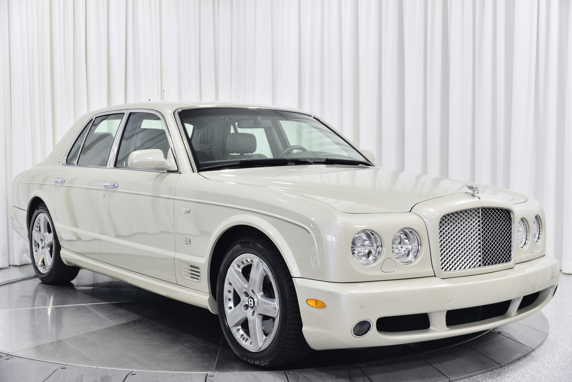 Porcelain Bentley Arnage T with Cinder Interior For Sale - Stock