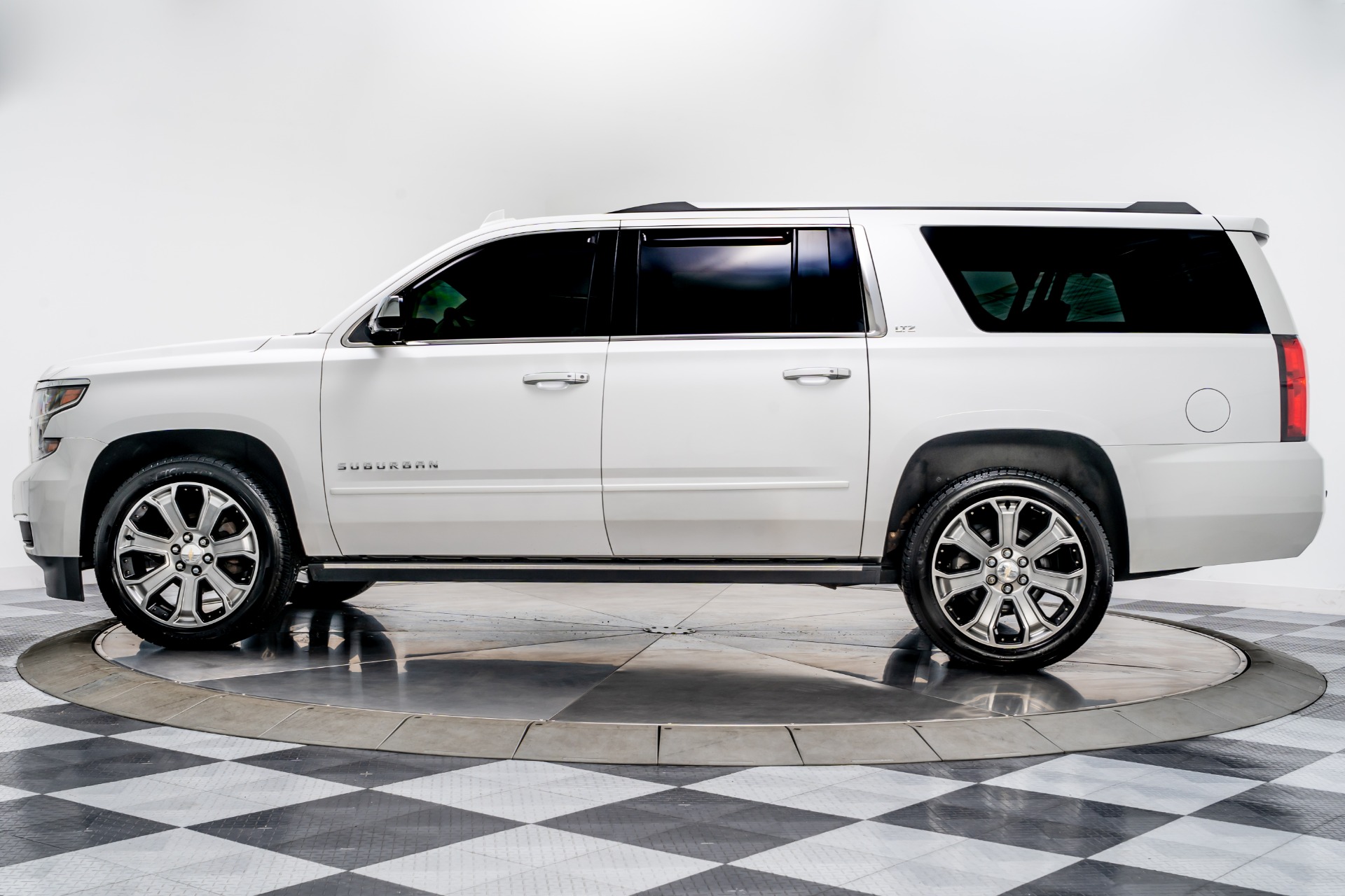 LUXURY1/43 Chevrolet Suburban アメリカ大統領仕様 Used 2016 Chevrolet Suburban 1500 LTZ For Sale (Sold